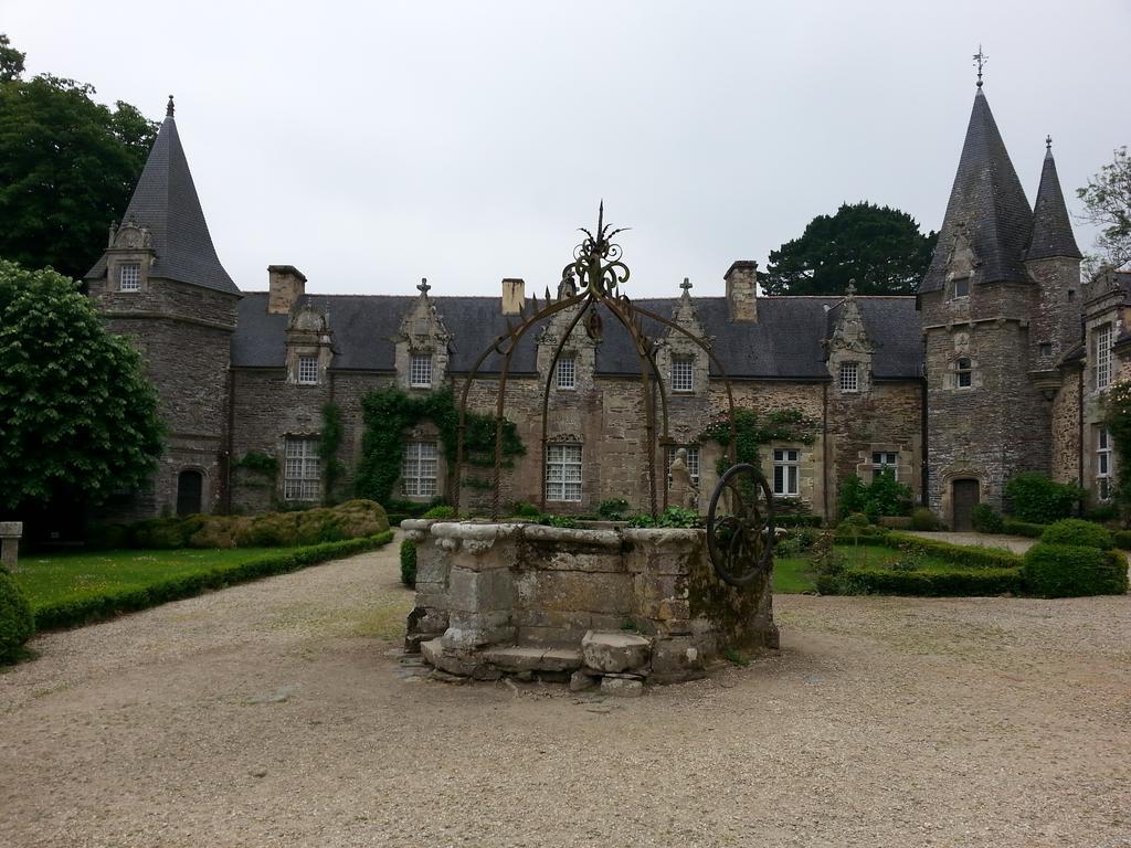 Un Weekend A Rochefort-En-Terre Hotel Exterior photo